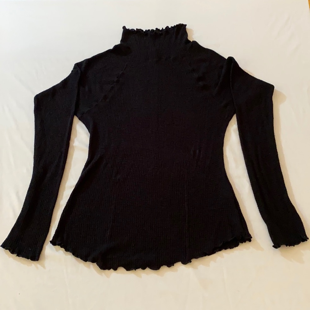 Free People black mock turtleneck. L